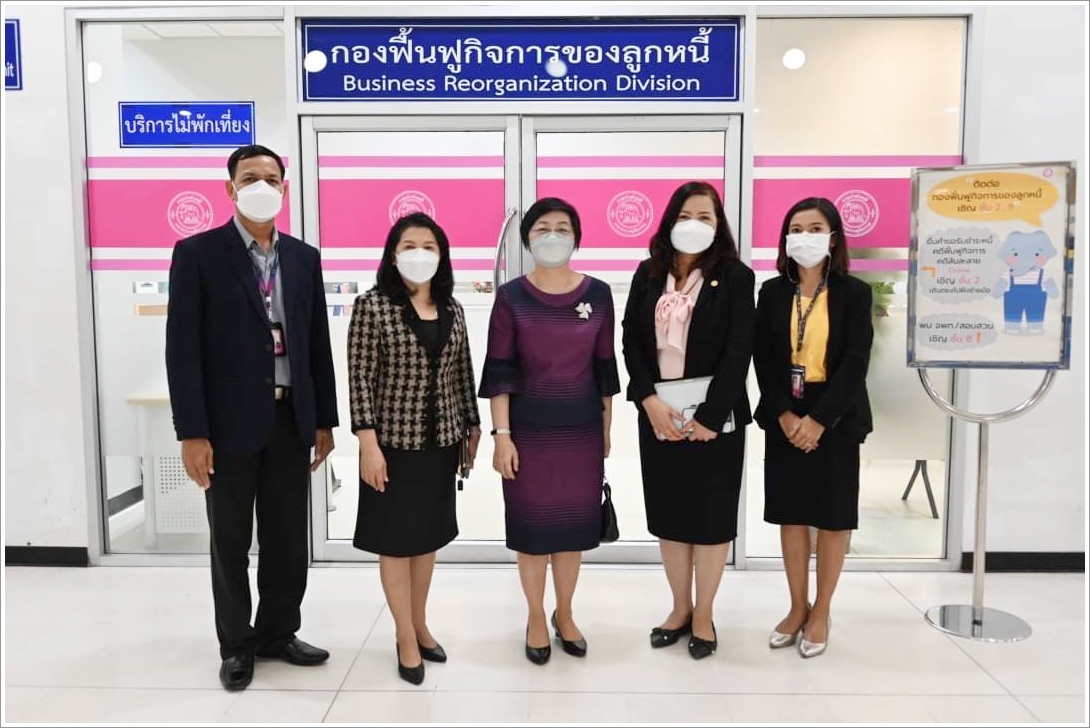 อธิบดีกรมบังคับคดี ลงพื้นที่ตรวจเยี่ยมการปฏิบัติงานของเจ้าหน้าที่ในการรับคำขอรับชำระหนี้คดีฟื้นฟูกิจการของบริษัท สินมั่นคงประกันภัย จำกัด (มหาชน)